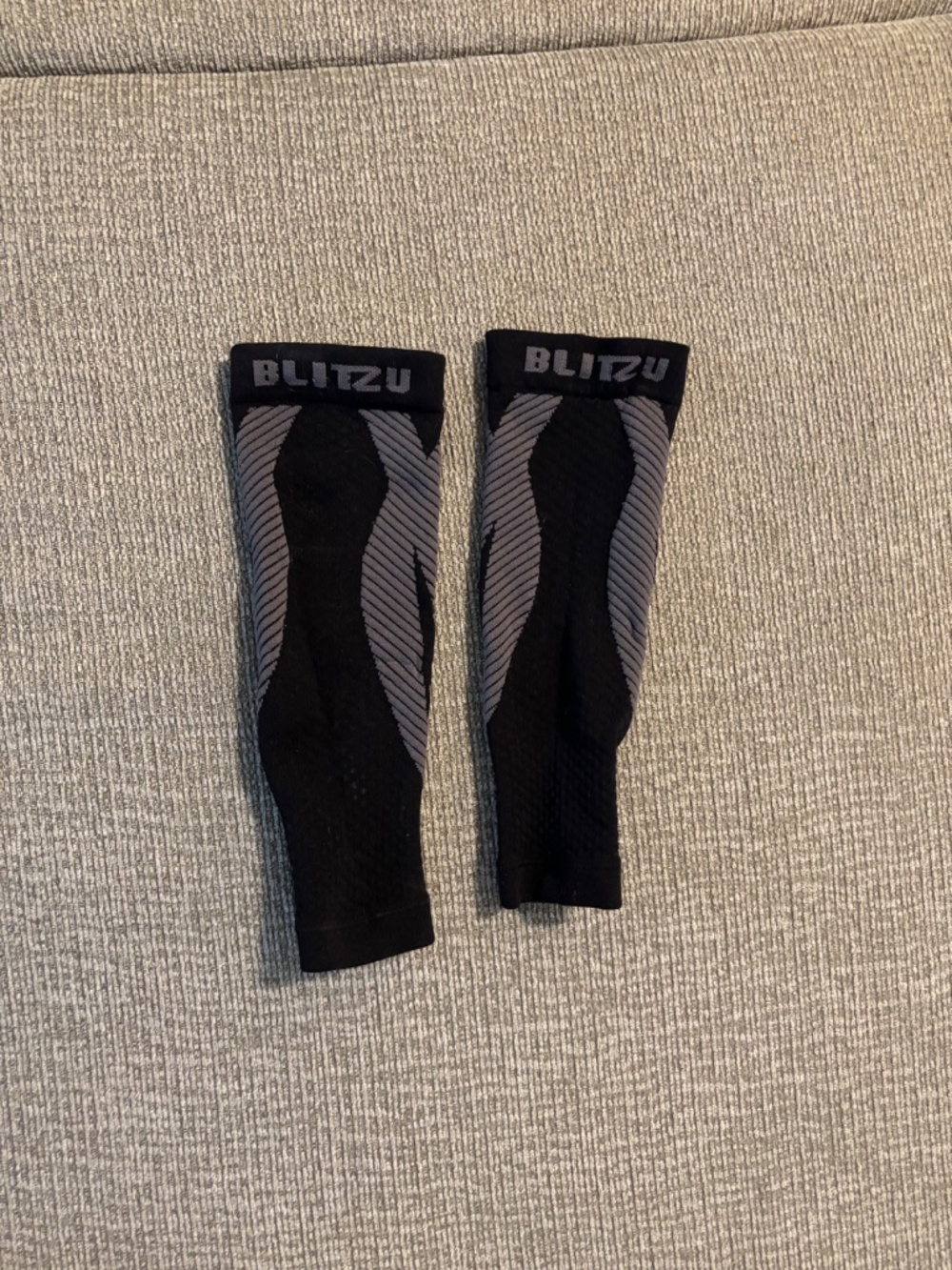 Elbow supports - Picture 2 of 2
